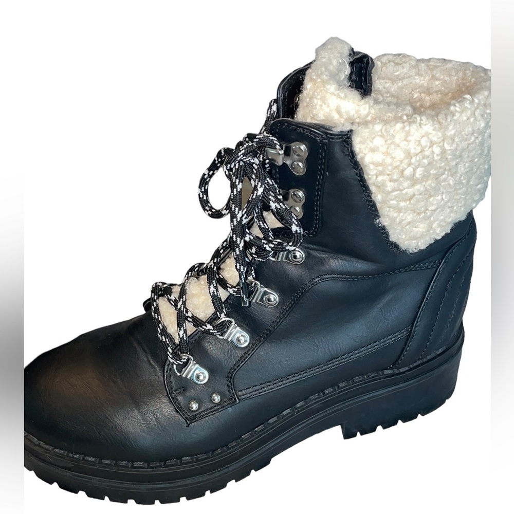 Gbg Los Angeles Walken Bootie in Black Synthetic Leather, Faux Fur Size 9